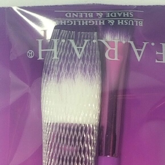 F.A.R.A.H. - Shade and Blend Brush + Blush & Highlight Brush - Picture 7 of 7